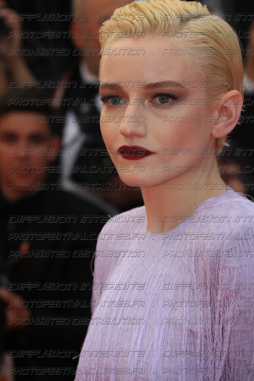 251_1618_454_Julia-Garner