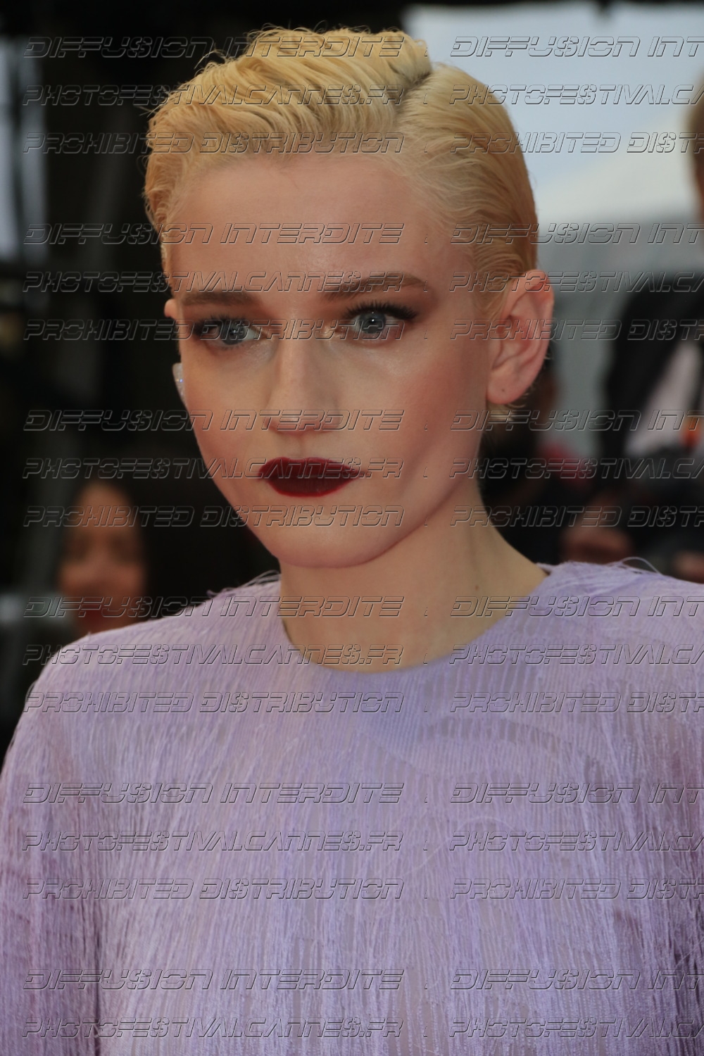 251_1618_458_Julia-Garner