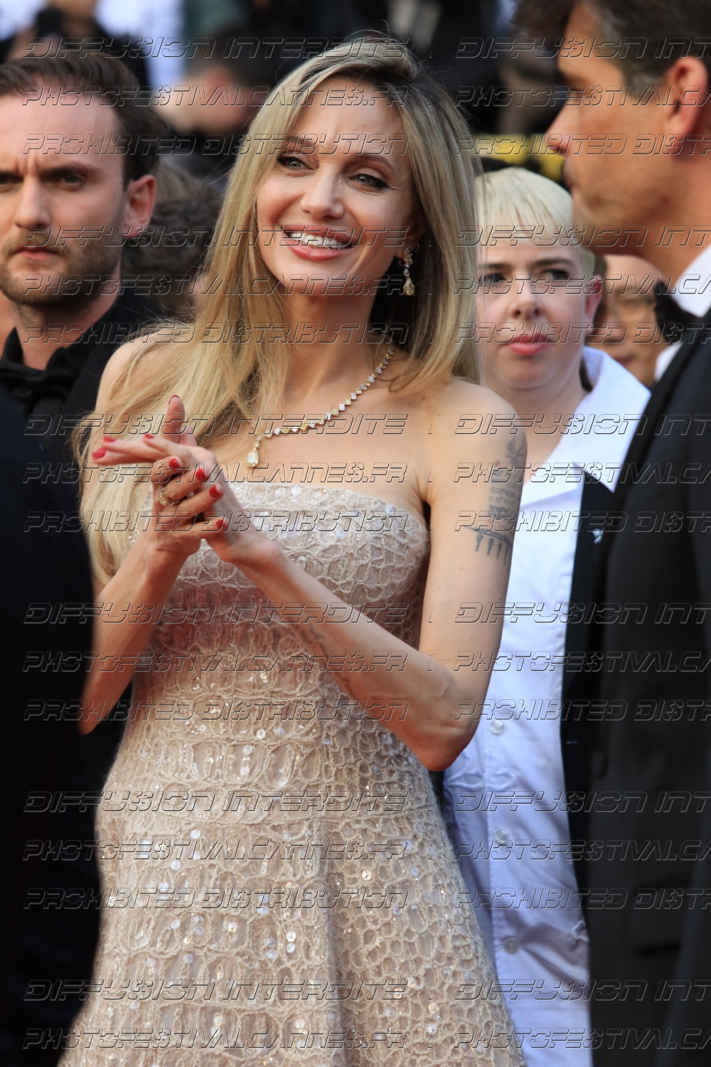 251_1618_593_Angelina-Jolie