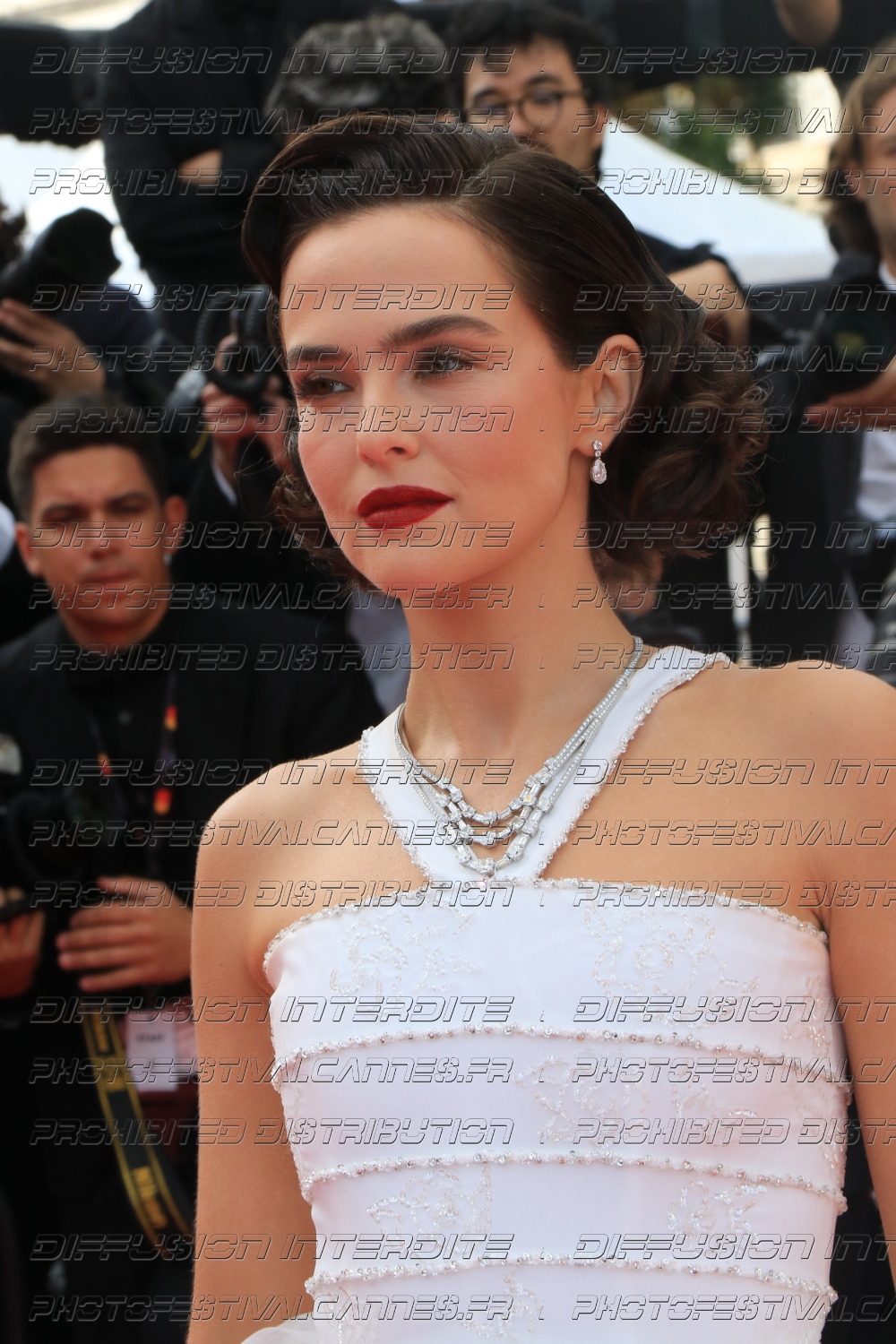 251-1718_352_Zoey-Deutch