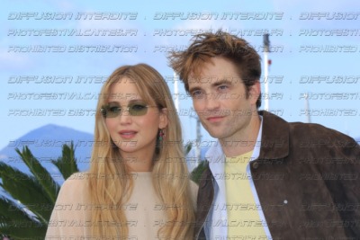 25-18_082_Jennifer-Lawrence-Robert-Pattinson