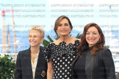 25-18_270_-auran-Bromley-Mariska-Hargitay-Trish-Adlesic