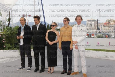 252-195-07_BENICIO-DEL-TORO_MIA-THREAPLETON_MICHAEL-CERA_WES-ANDERSON_ALEXANDRE-DESPLAT