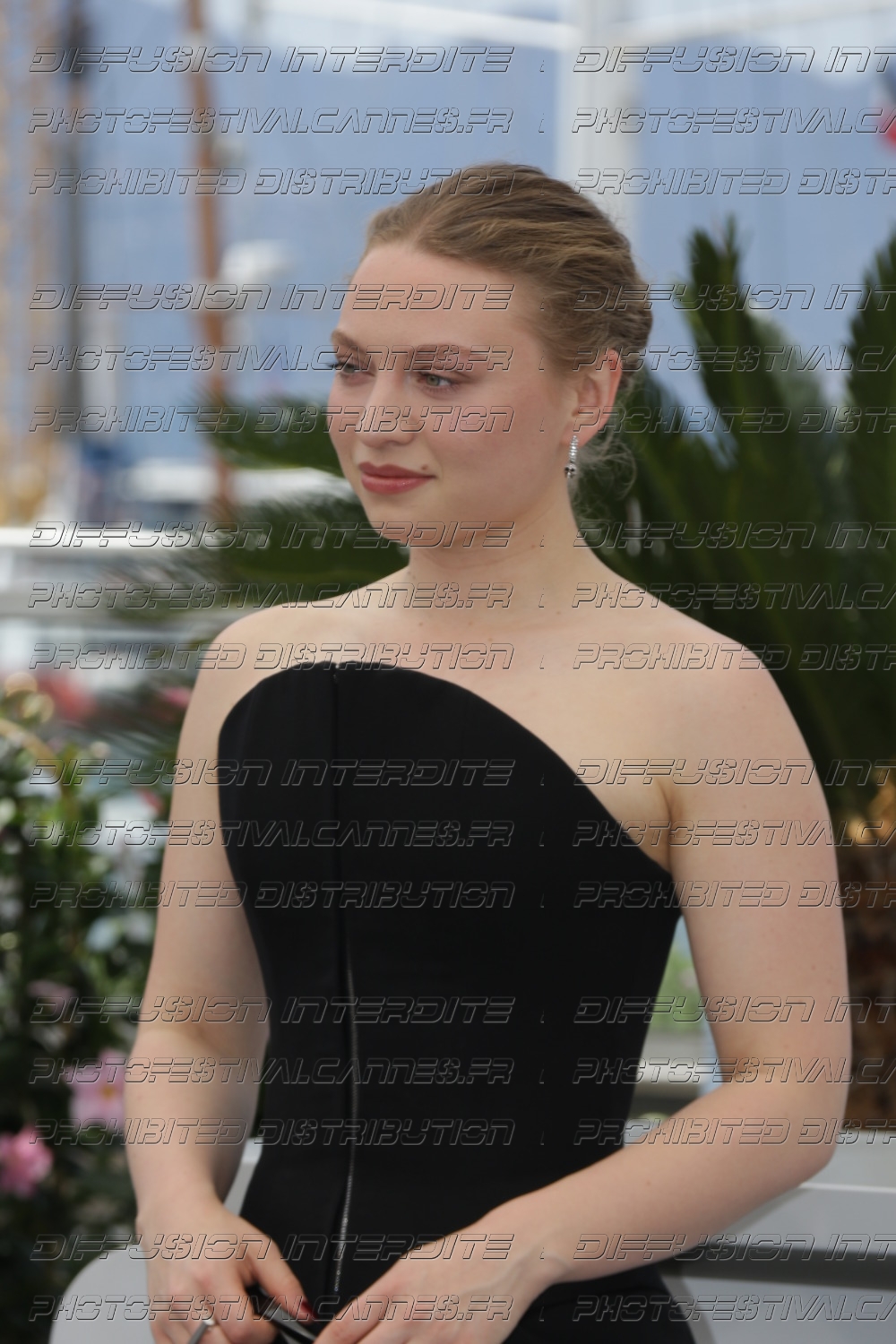 252-195-51_MIA-THREAPLETON