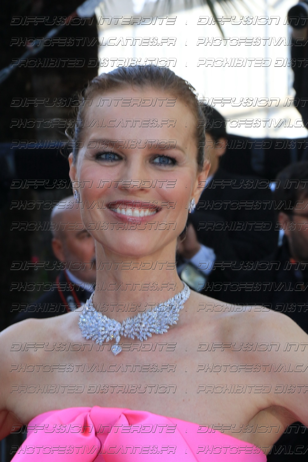 251-2019-130_-Eva-Herzigova