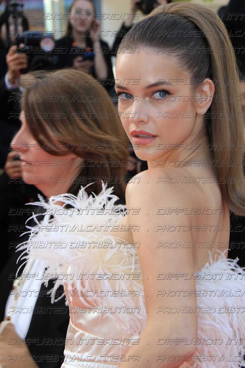 251-2119_392_-Barbara-Palvin