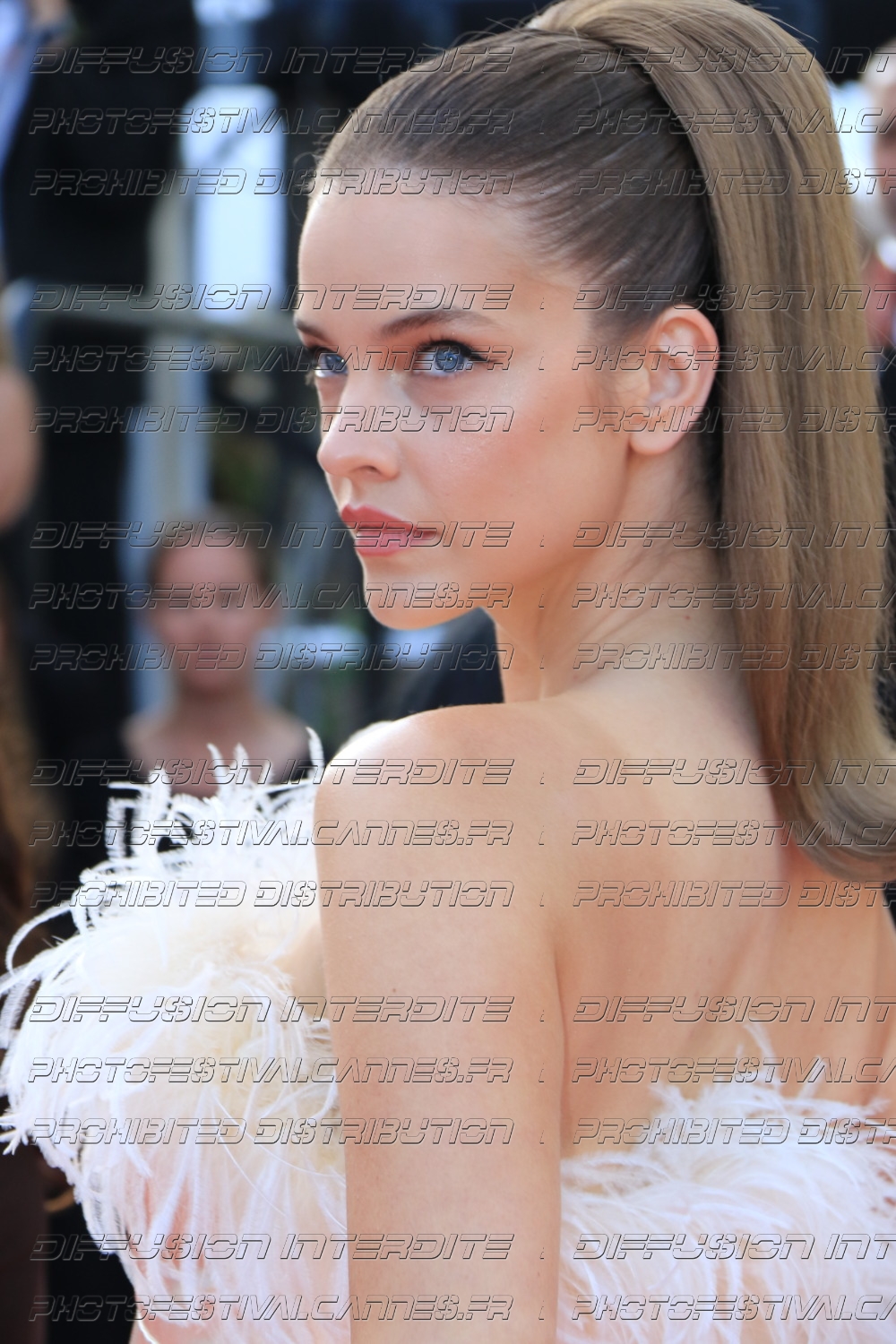 251-2119_397_-Barbara-Palvin