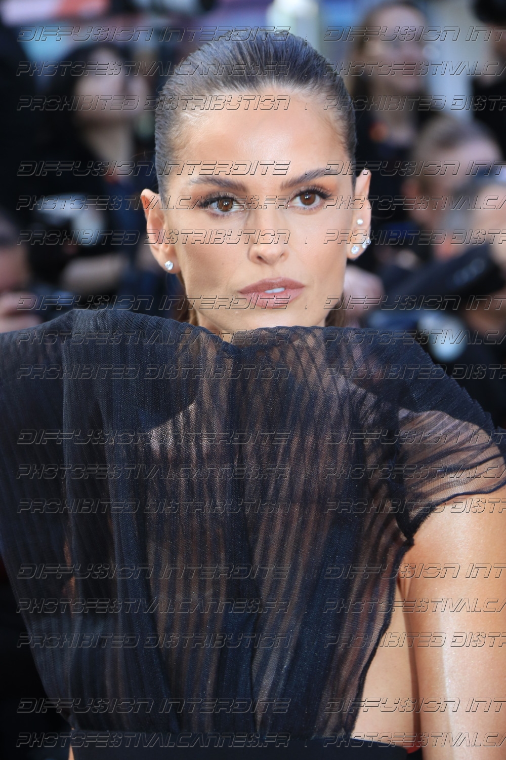 251-2119_495_-Izabel-Goulart