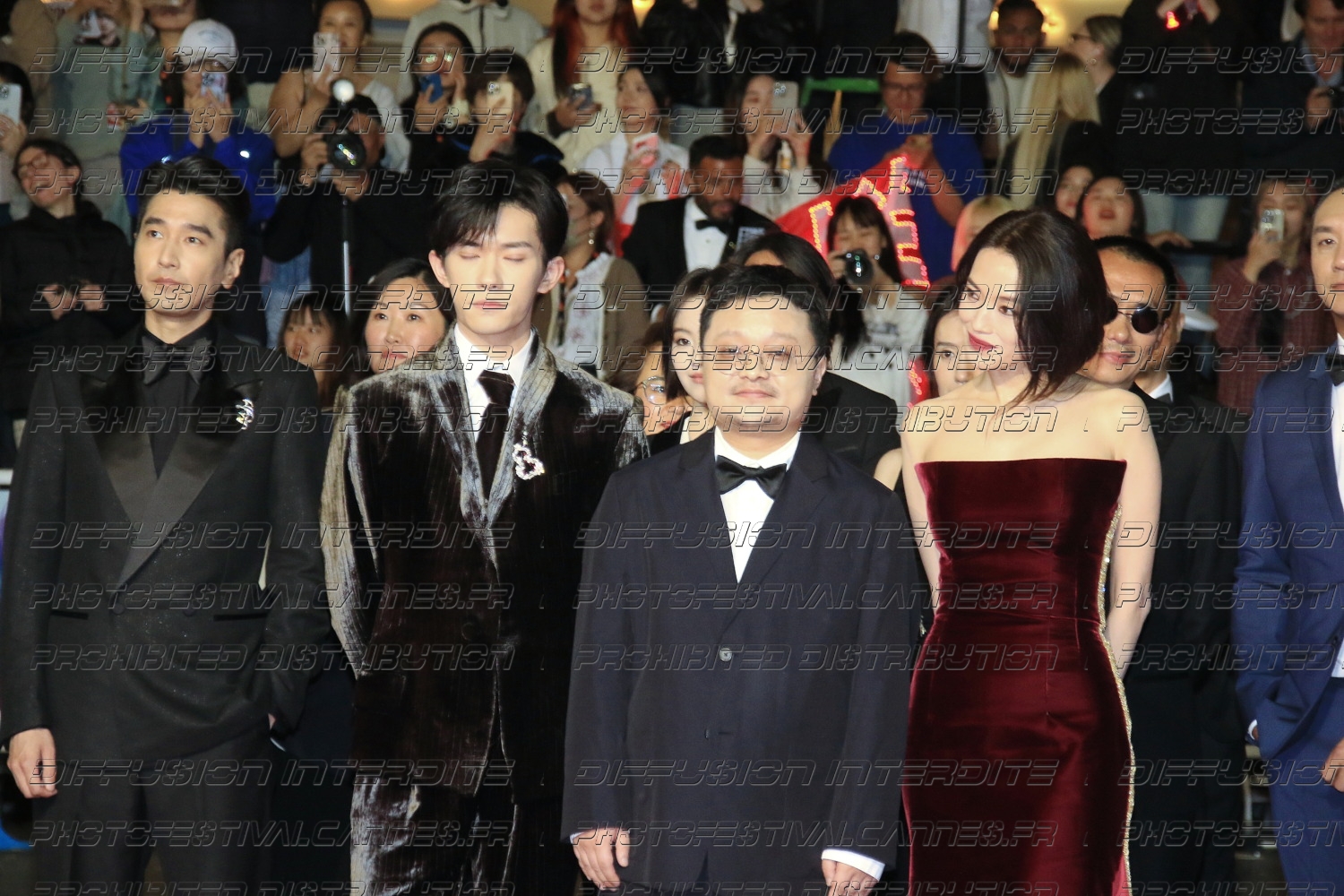 251-2222-410_-Jackson-Yee-Gan-Bi-Shu-Qi