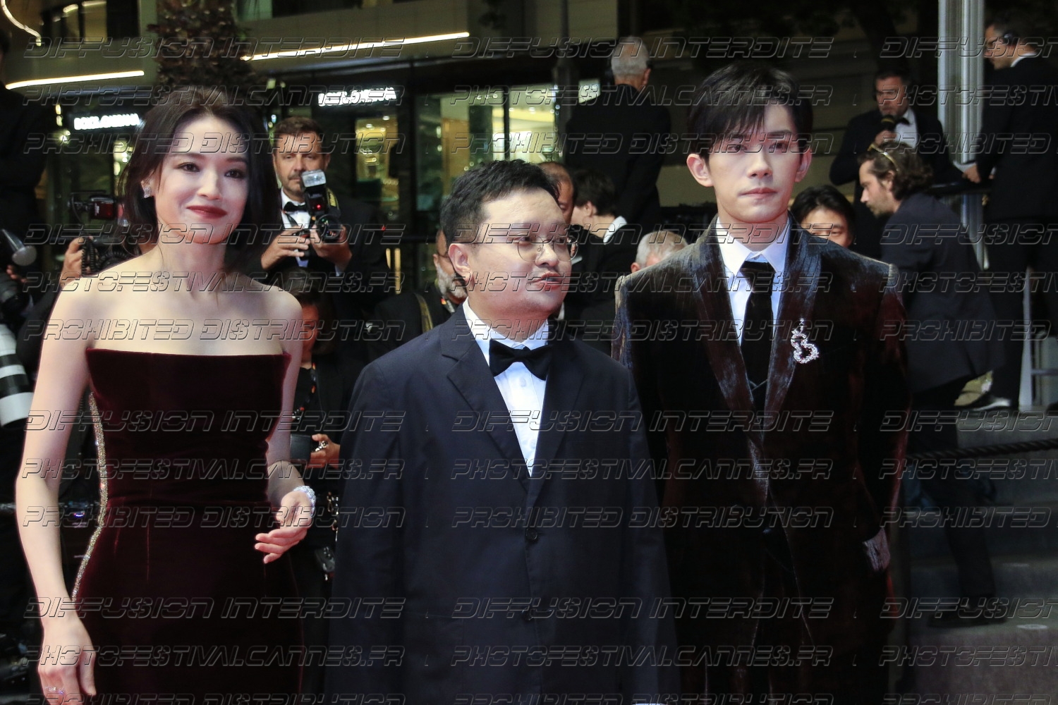 251-2222-418_-Jackson-Yee-Gan-Bi-Shu-Qi