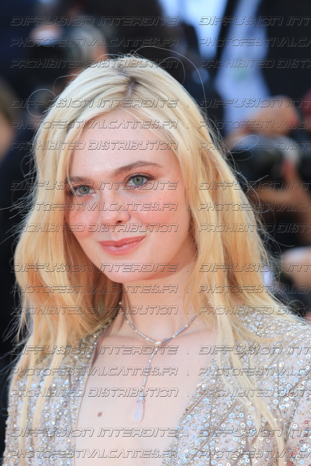 251-2318-507_Elle-Fanning