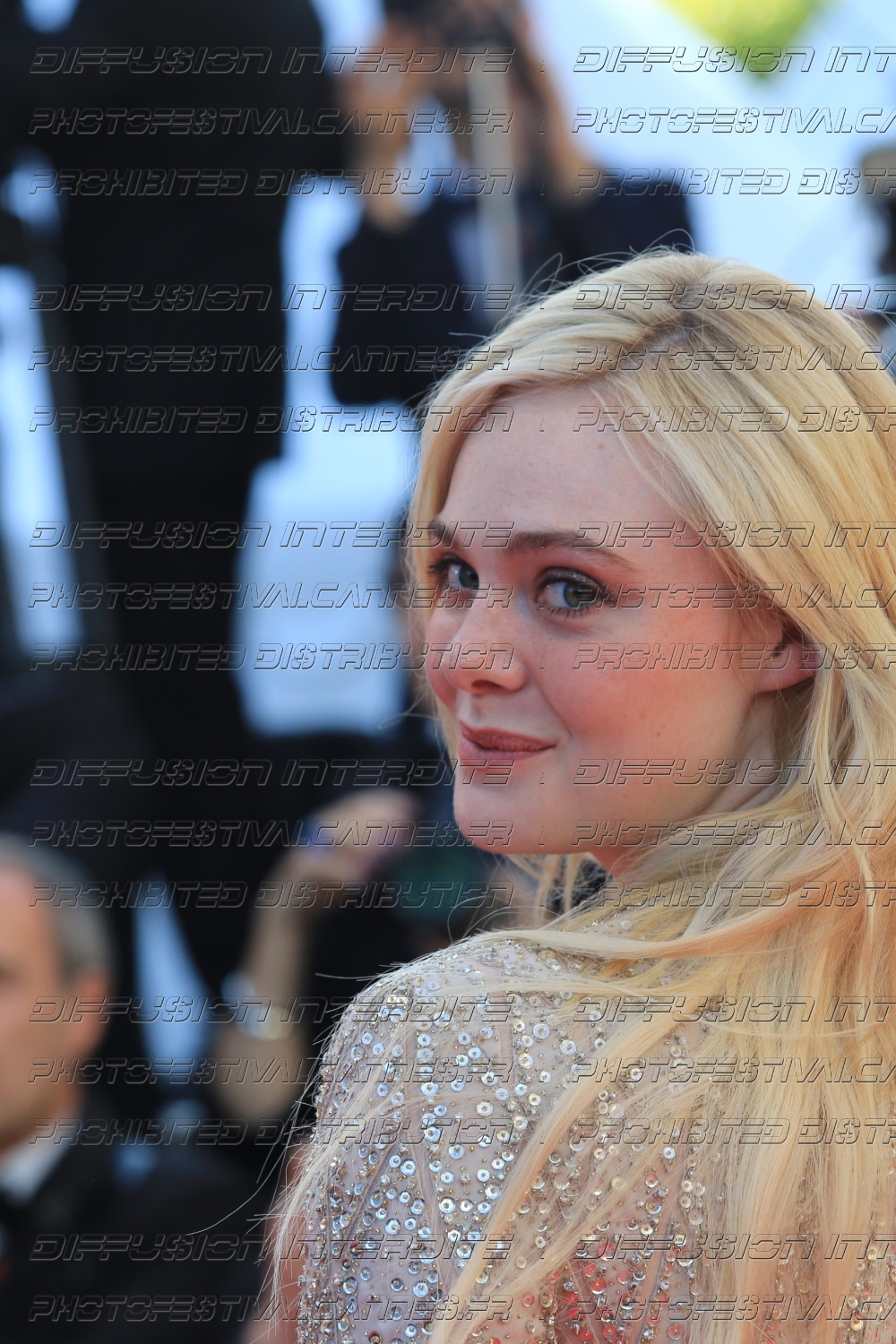 251-2318-511_Elle-Fanning