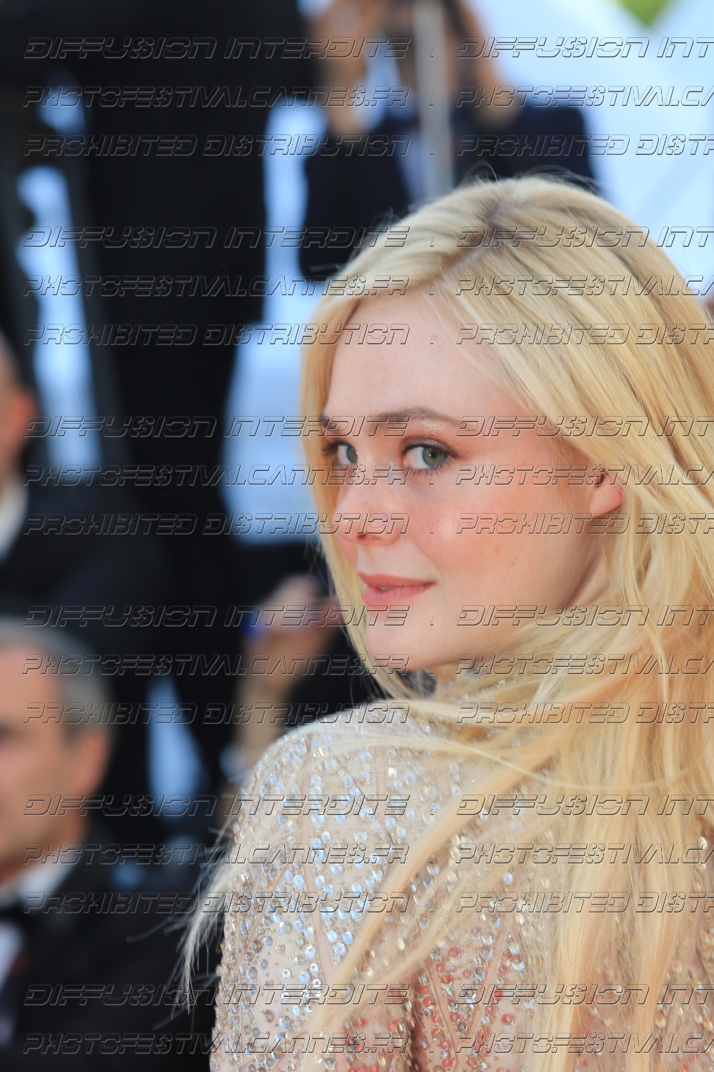 251-2318-514_Elle-Fanning