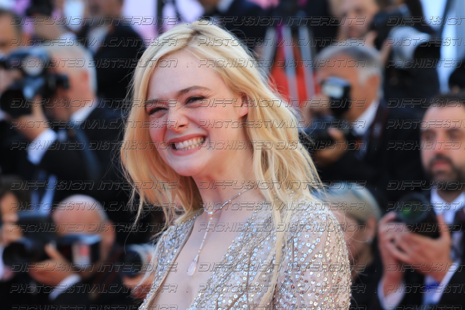 251-2318-523_Elle-Fanning