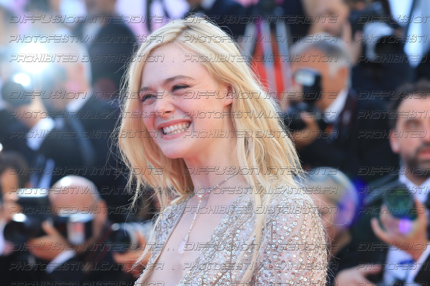 251-2318-524_Elle-Fanning