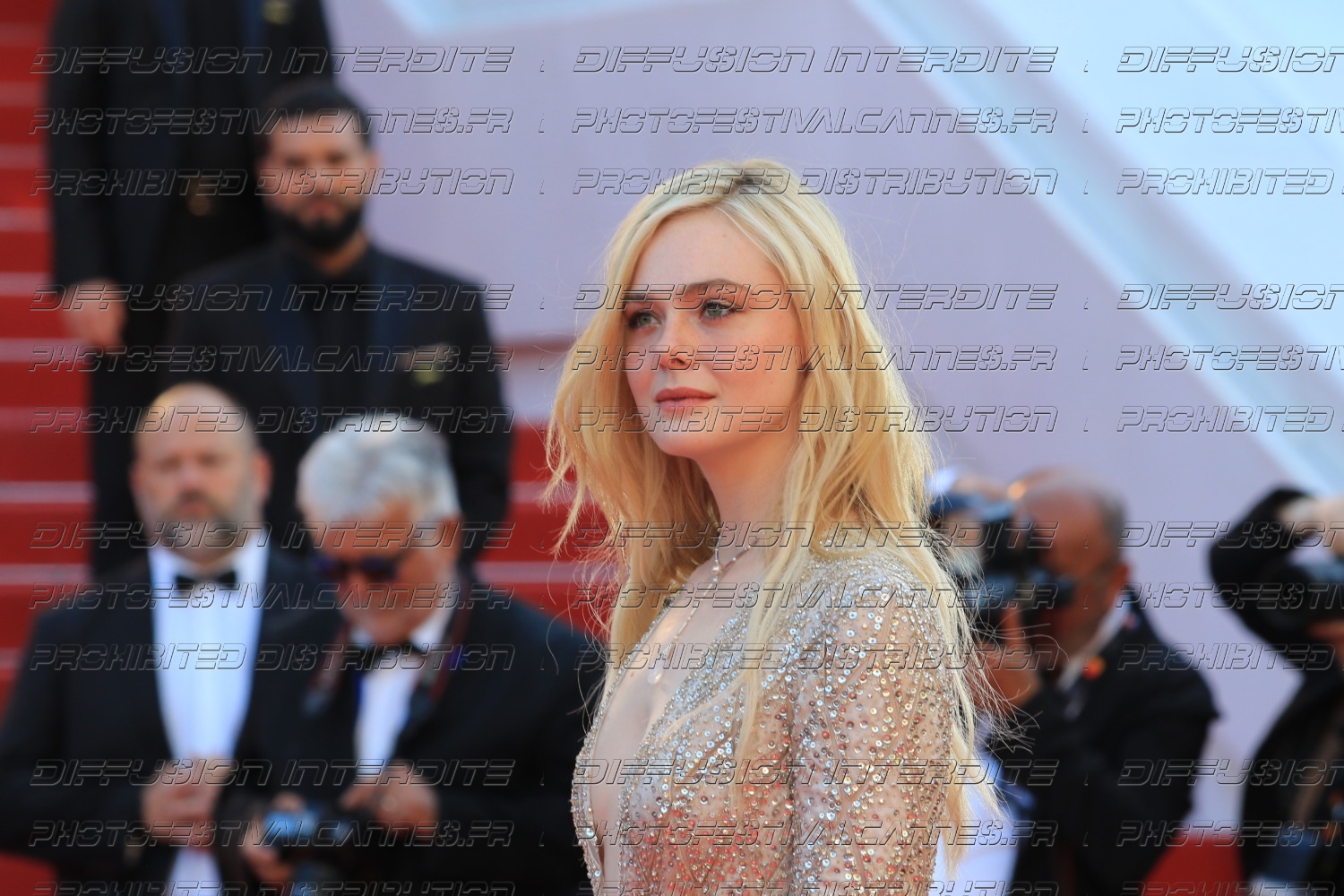 251-2318-525_Elle-Fanning