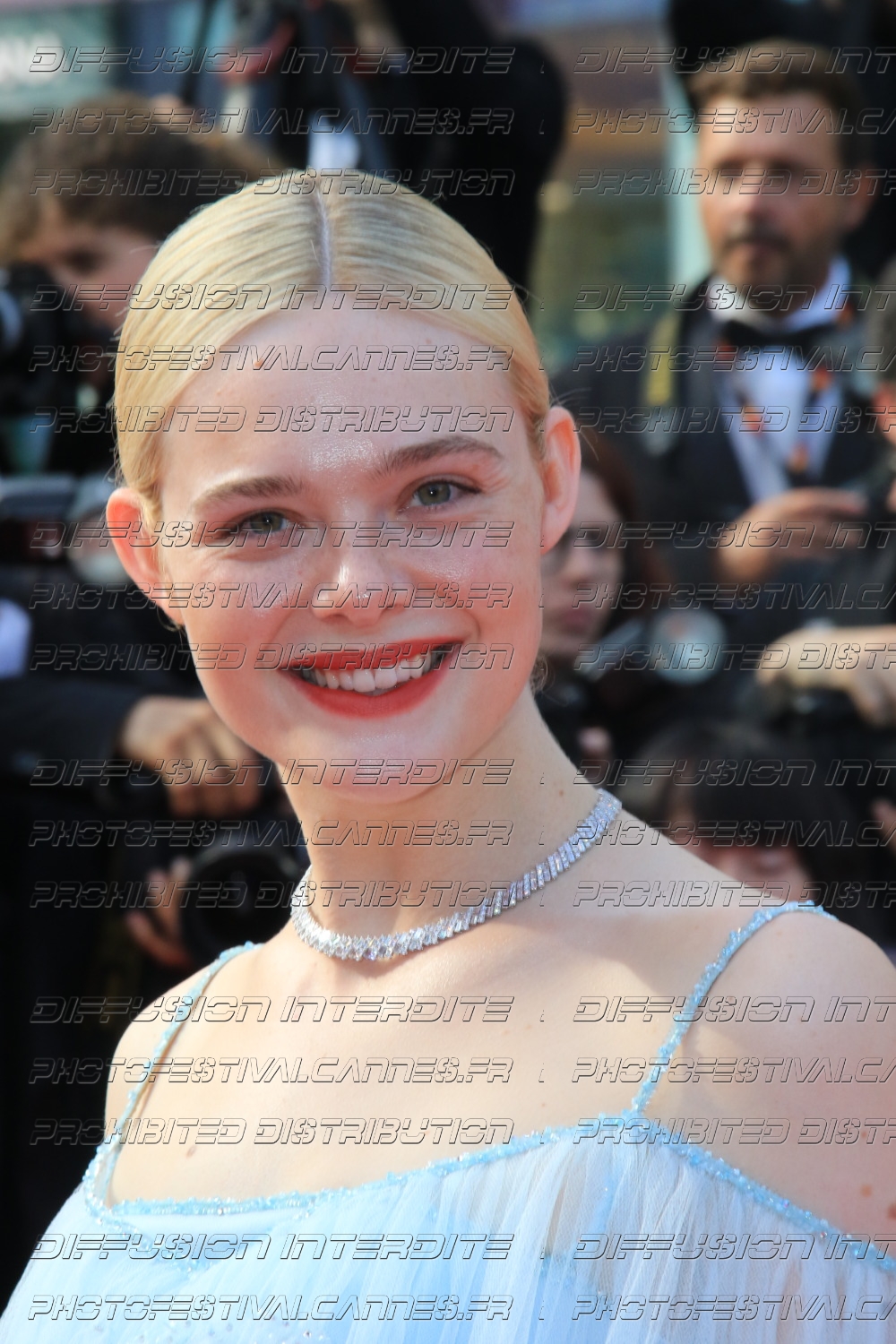 251-2418-199_-Elle-Fanning