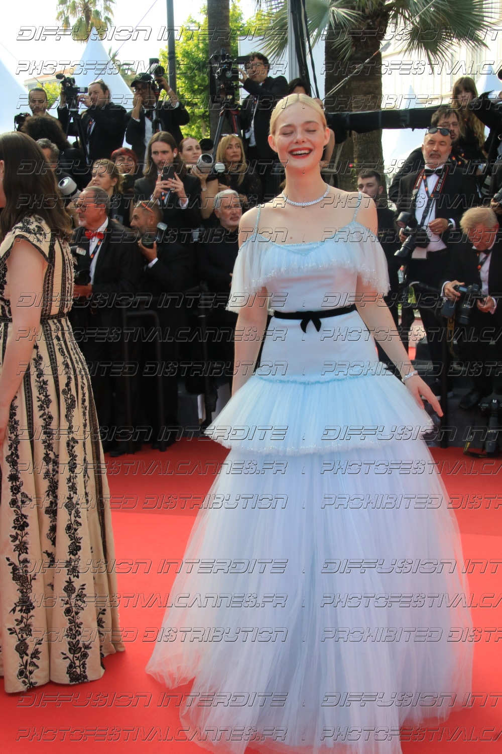 251-2418-213_-Elle-Fanning