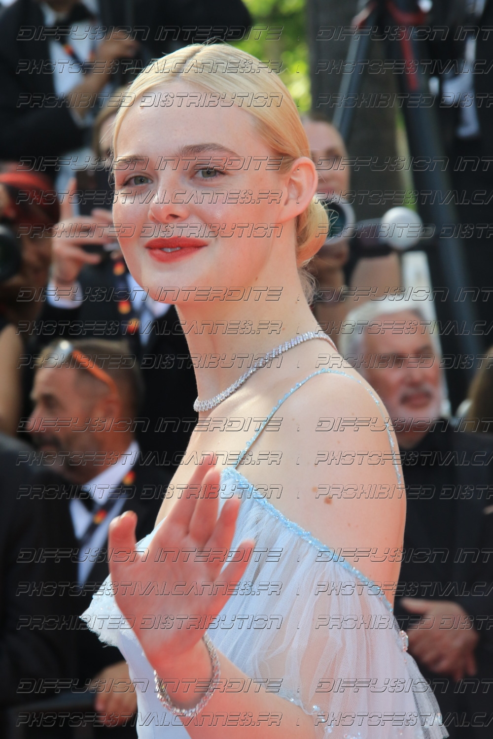 251-2418-216_-Elle-Fanning
