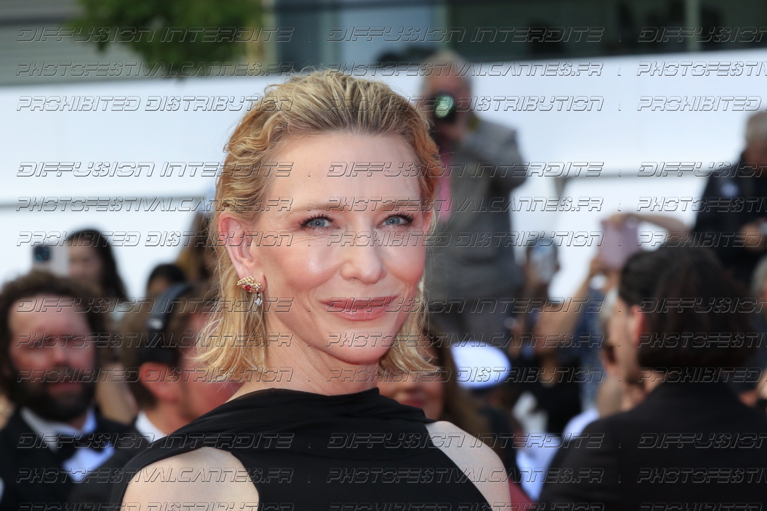 251-2418-410_-Cate-Blanchett