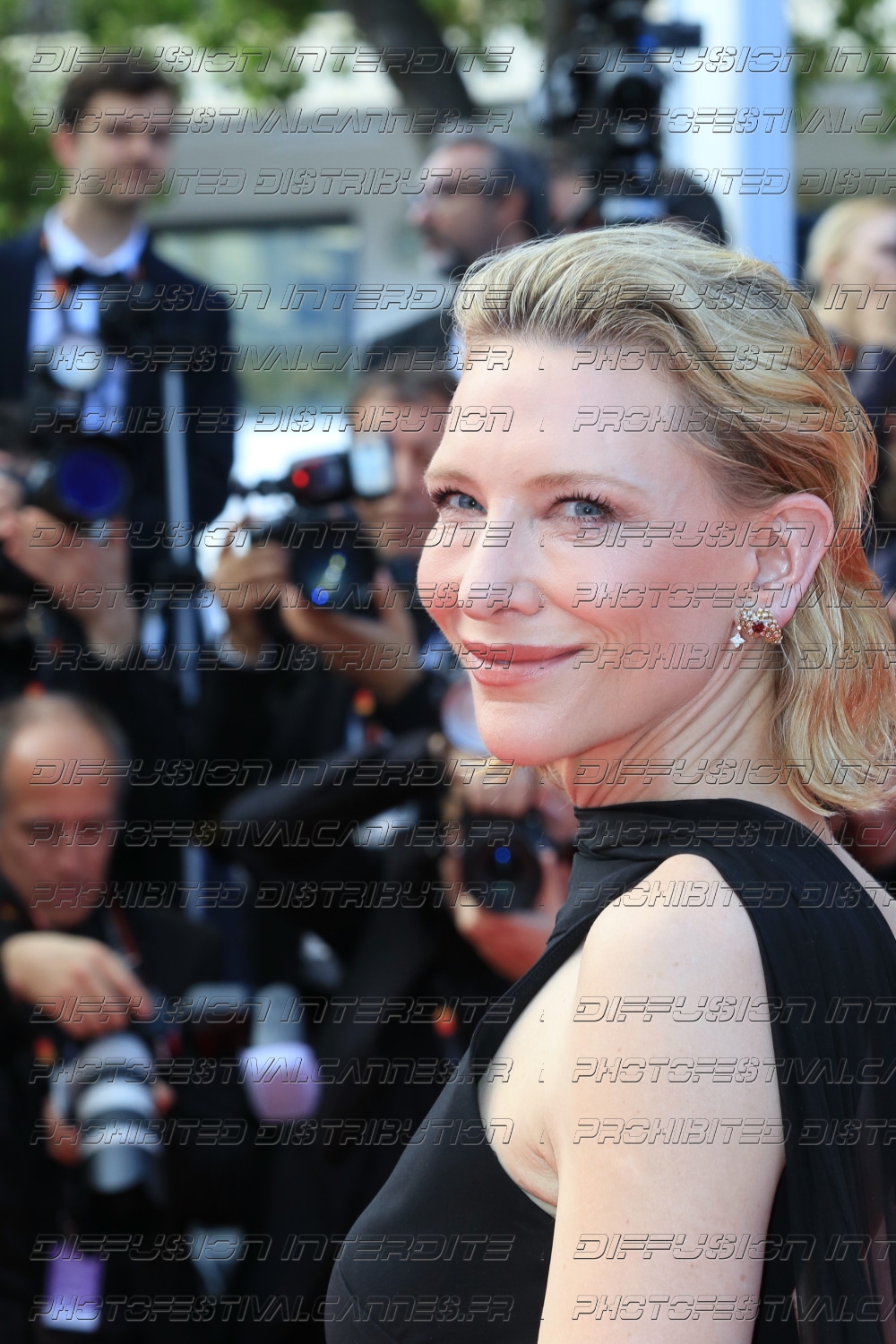 251-2418-417_-Cate-Blanchett