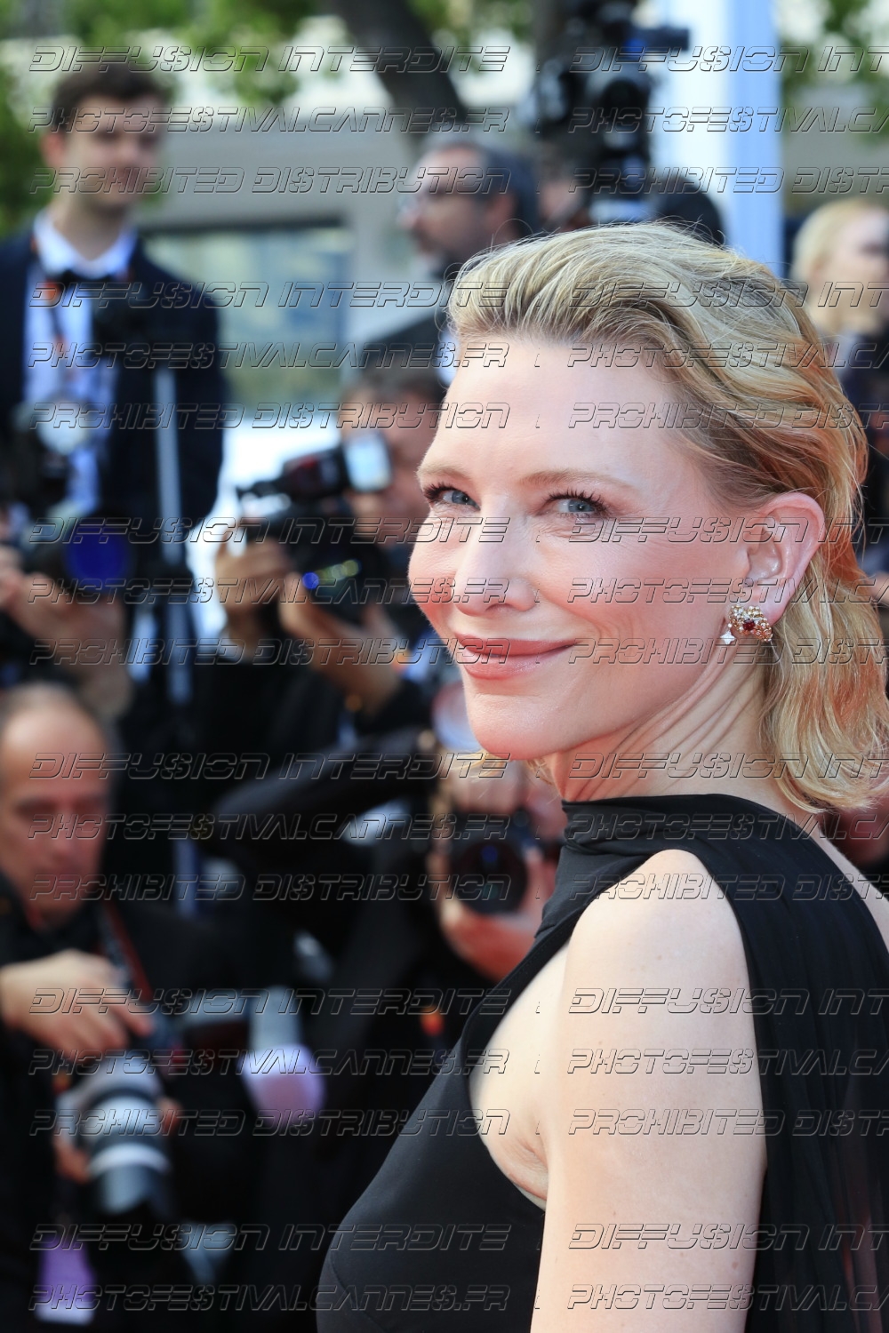 251-2418-418_-Cate-Blanchett