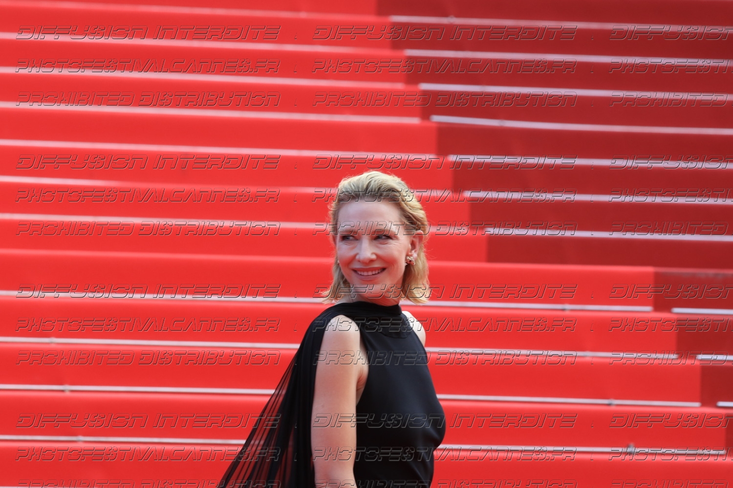 251-2418-457_-Cate-Blanchett