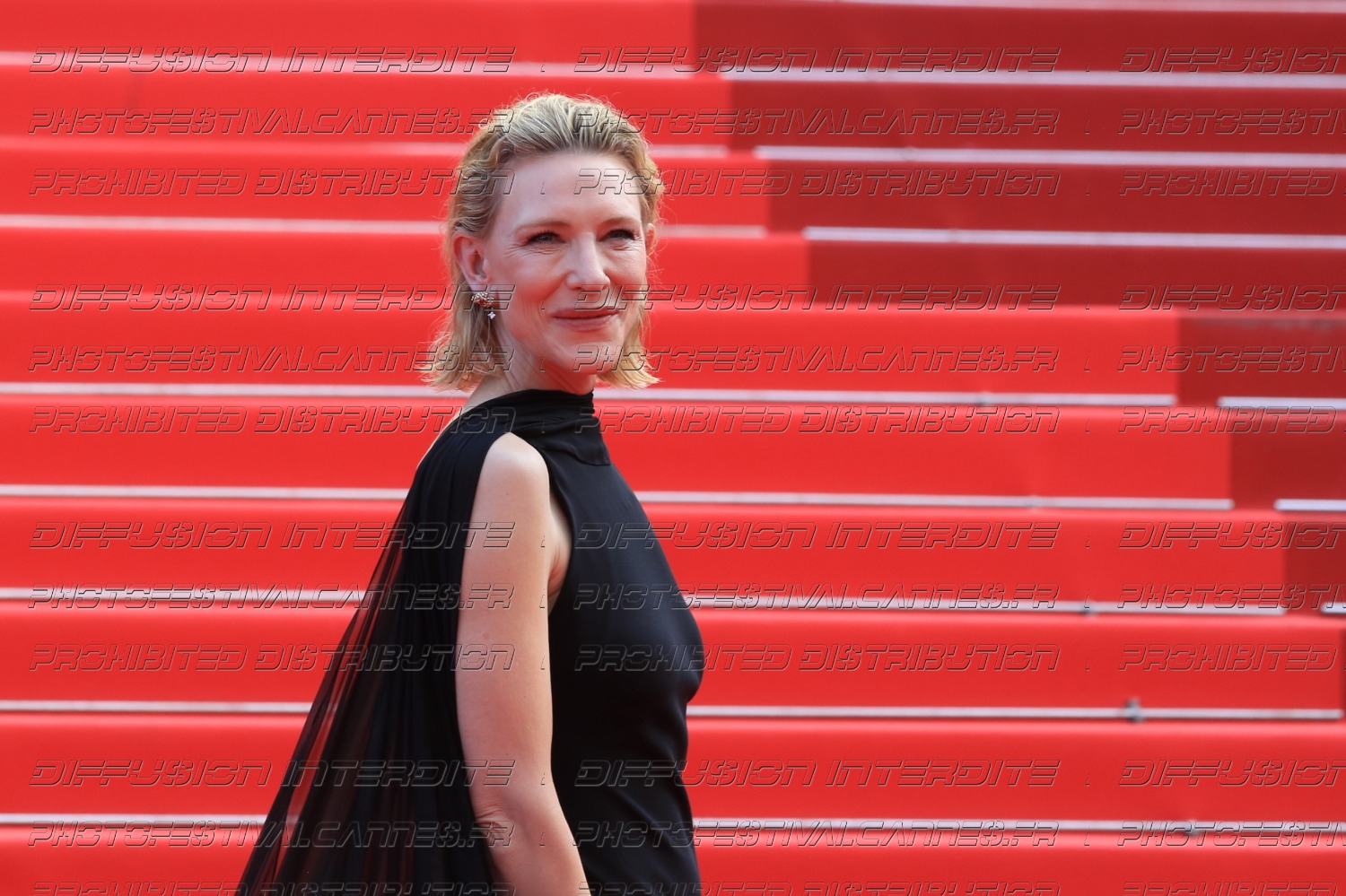 251-2418-462_-Cate-Blanchett