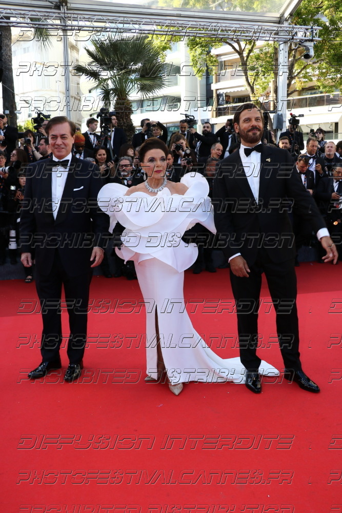 261-1219-328_-Dame-Joan-Collins