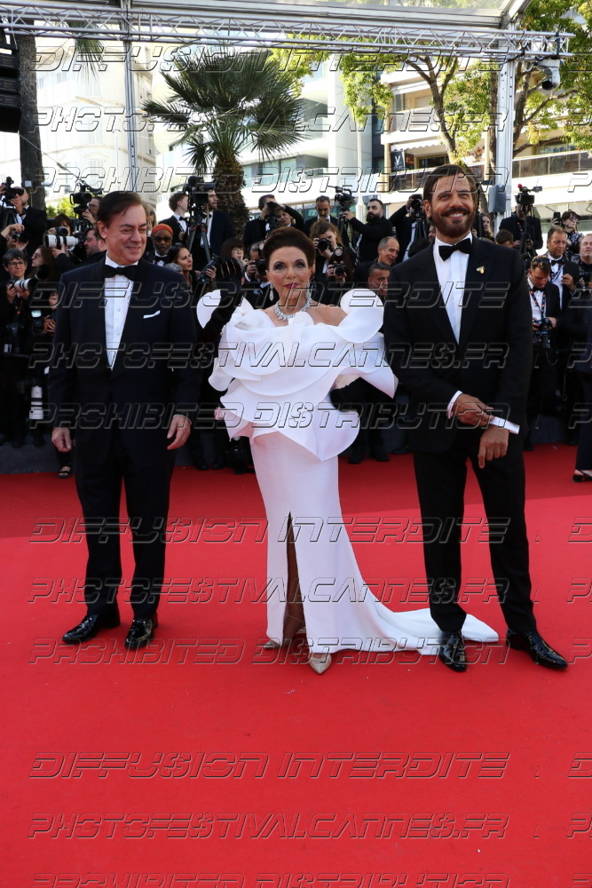 261-1219-330_-Dame-Joan-Collins