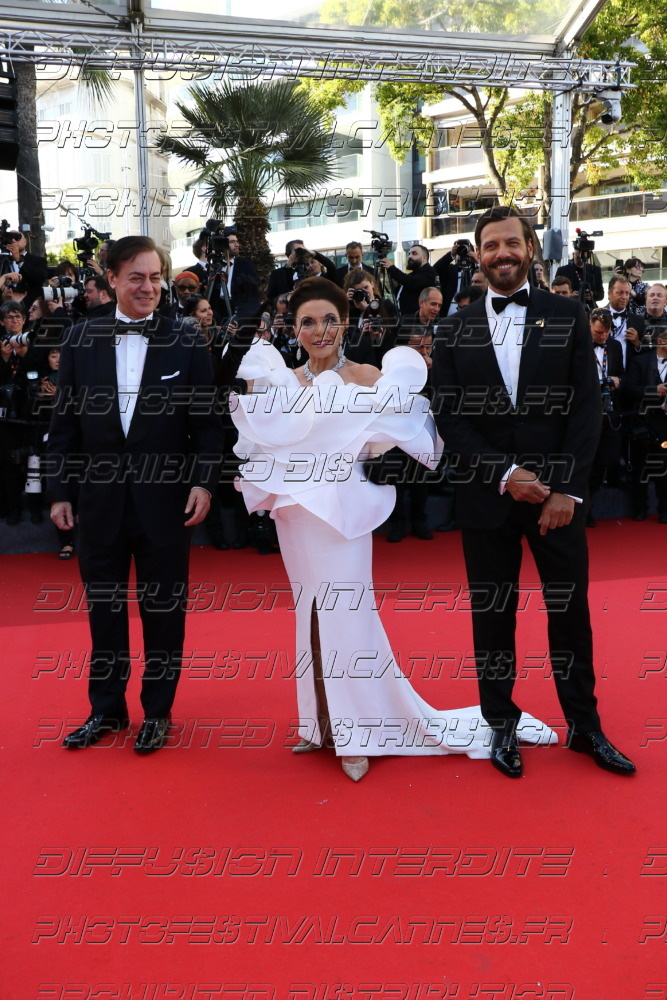 261-1219-331_-Dame-Joan-Collins