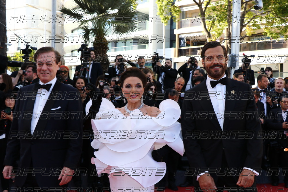 261-1219-332_-Dame-Joan-Collins
