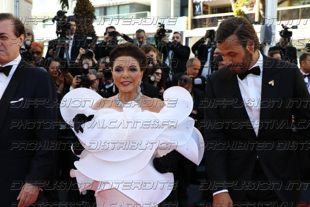 261-1219-333_-Dame-Joan-Collins