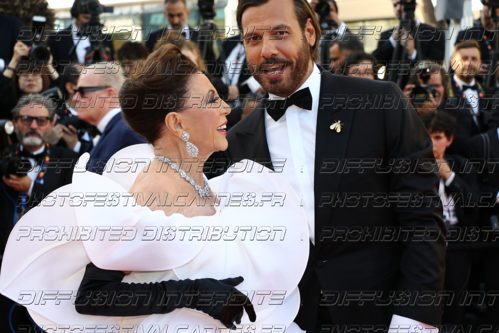 261-1219-334_-Dame-Joan-Collins