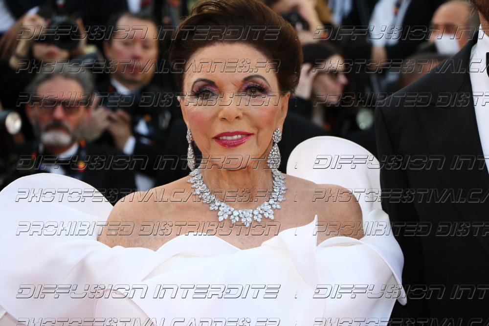 261-1219-340_-Dame-Joan-Collins