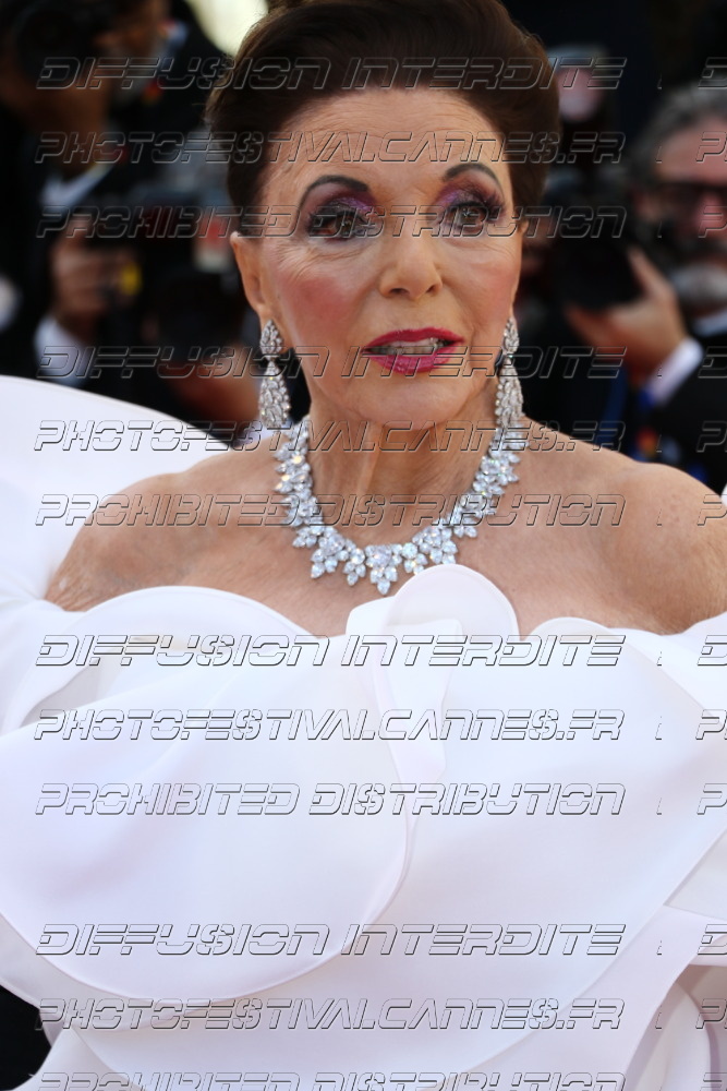 261-1219-348_-Dame-Joan-Collins