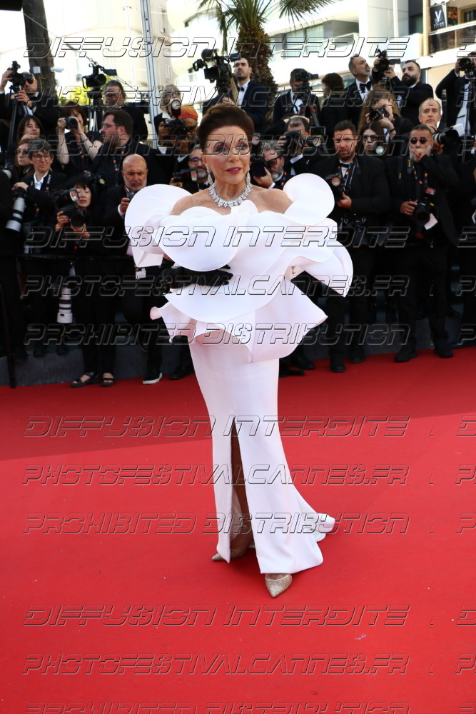 261-1219-354_-Dame-Joan-Collins