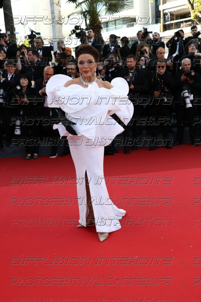 261-1219-357_-Dame-Joan-Collins