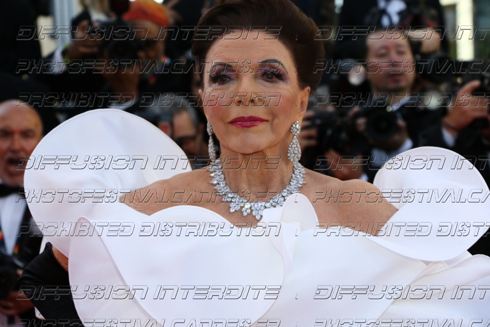 261-1219-366_-Dame-Joan-Collins