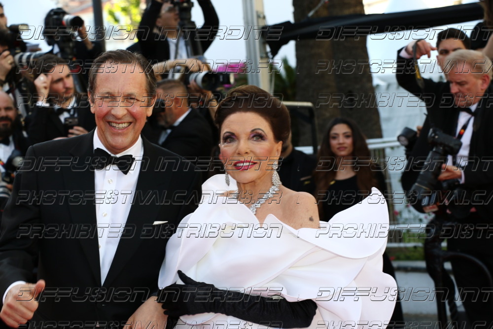 261-1219-368_-Dame-Joan-Collins