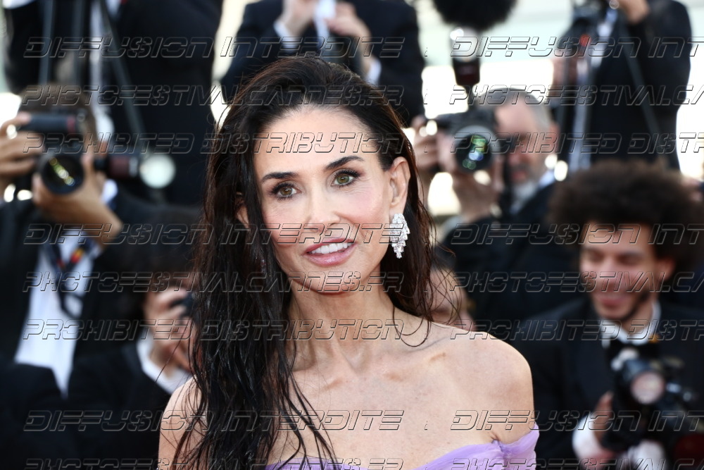 261-1318-_231_Demi-Moore