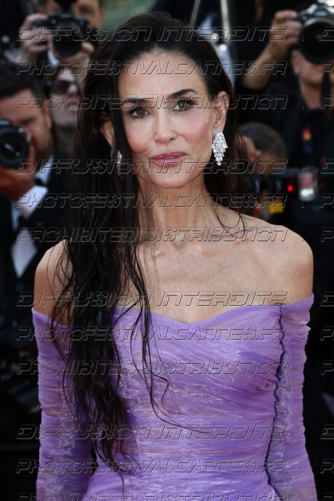 261-1318-_240_Demi-Moore