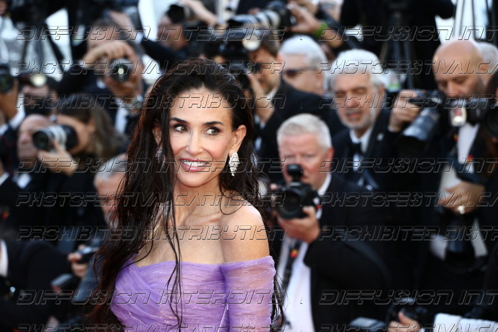 261-1318-_244_Demi-Moore