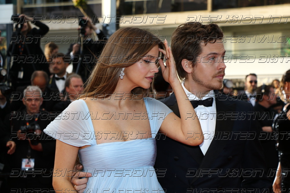 261-1420-280_Barbara-Palvin-Dylan-Sprouse