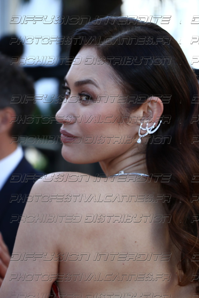 261-1518-394_Olga-Kurylenko