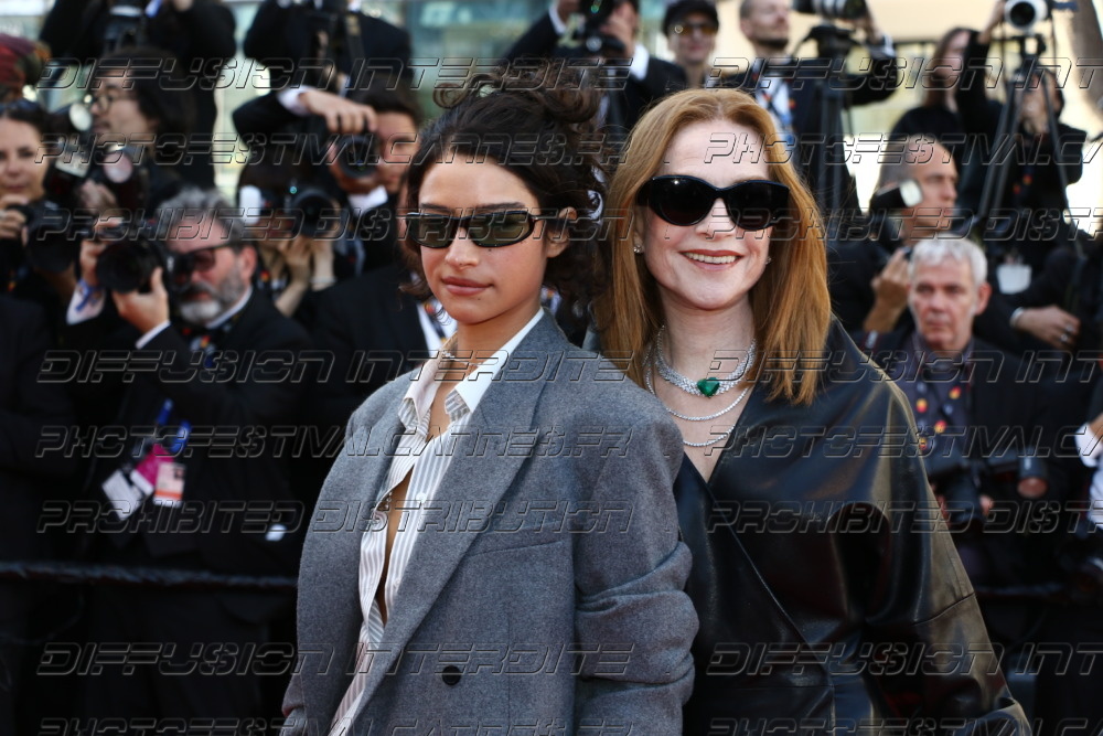 261-1518-407_Odessa-Azion-Isabelle-Huppert
