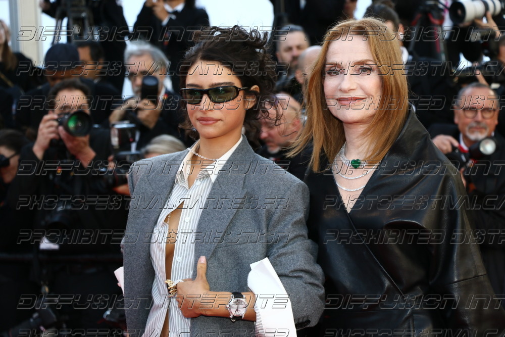 261-1518-413_Odessa-Azion-Isabelle-Huppert