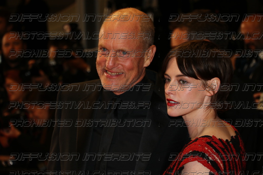 261-1624-292_-Woody-Harrelson-Kristen-Stewart