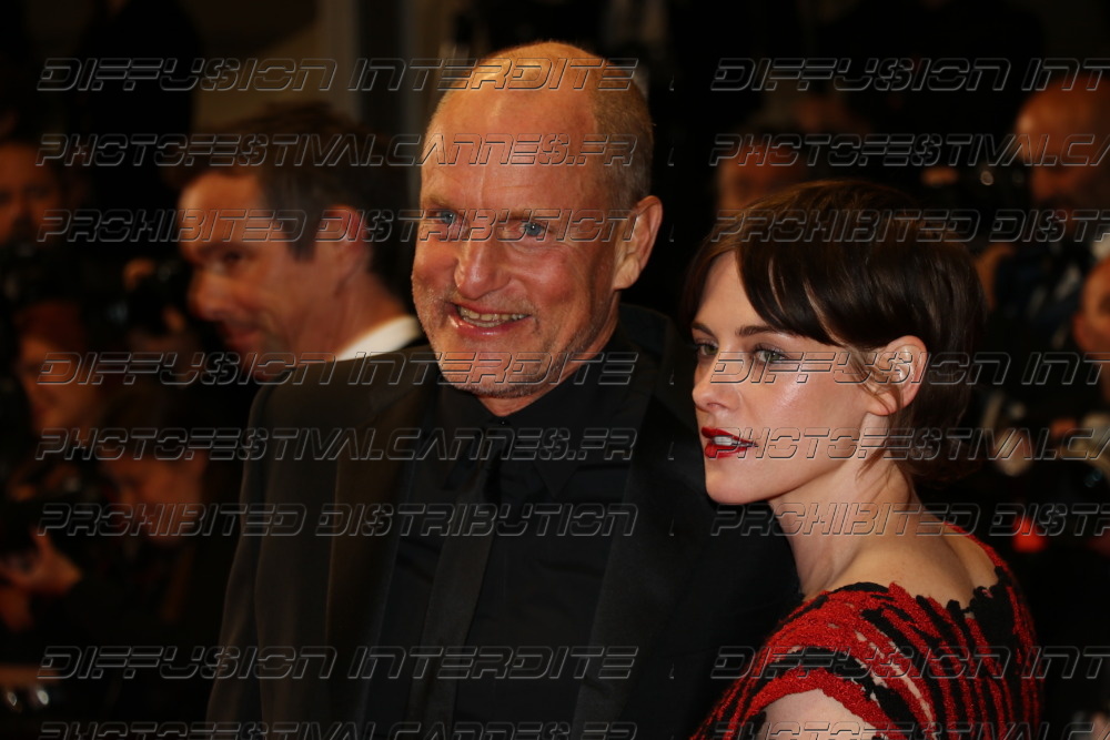 261-1624-293_-Woody-Harrelson-Kristen-Stewart