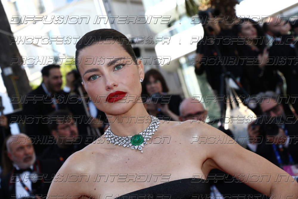 261-1718-337_Adriana-Lima